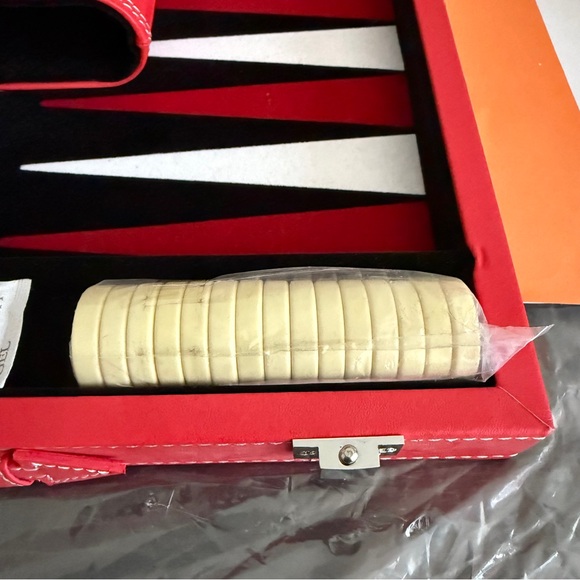 NEW 15" Red Leatherette Backgammon Game Set Black & Red Velour Inlay Board - Picture 10 of 14